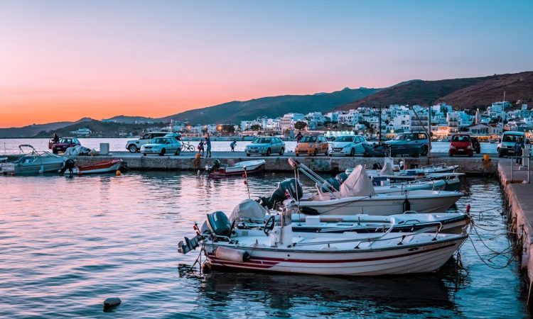 Την Τήνο αναδεικνύει ως ιδανικό προορισμό για απόδραση την άνοιξη αμερικανικό ταξιδιωτικό Μέσο