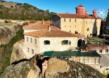 Μετέωρα | Η μοναδική «Ιερή γη» της Ελλάδος-Ανακηρύχθηκε με νόμο το 1995 (video)