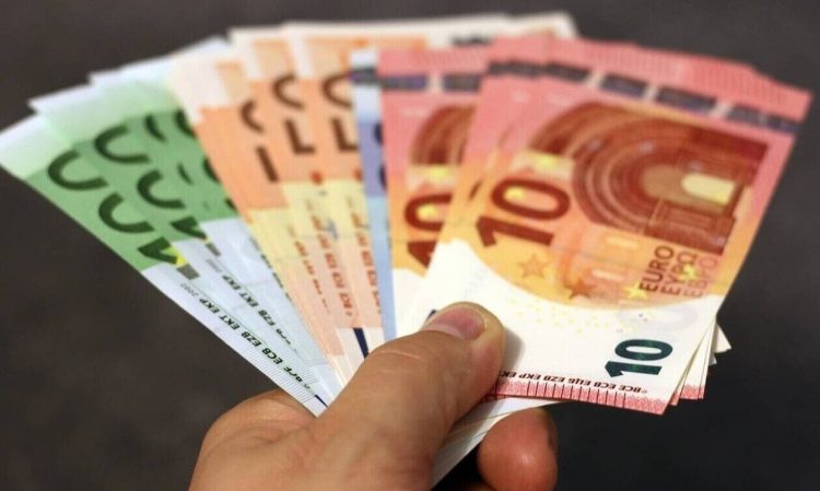Μπόνους 300 ευρώ από την ΔΥΠΑ: Νέα πληρωμή σήμερα – Ποιοι είναι οι δικαιούχοι
