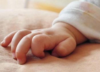 Δραματικές ώρες για 2 μωρά: Η 22χρονη θεία τους θα αναλάβει την επιμέλεια – Συγκλονισμένη η τοπική κοινωνία