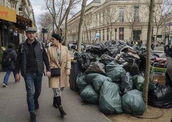 Παρίσι: Είναι τρελοί αυτοί οι Γάλλοι ! Διαδηλώνουν ακόμη και… υπέρ των αρουραίων