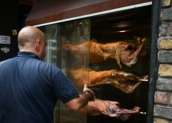 Πάσχα 2023: Παραμένει η αστάθεια στον καιρό – Πιθανότητα σουβλίσματος… υπό βροχή