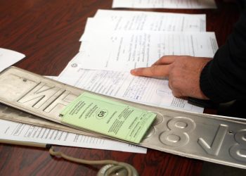 Επιστρέφονται πινακίδες και άδειες κυκλοφορίας ενόψει των εορτών του Πάσχα