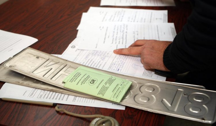 Επιστρέφονται πινακίδες και άδειες κυκλοφορίας ενόψει των εορτών του Πάσχα