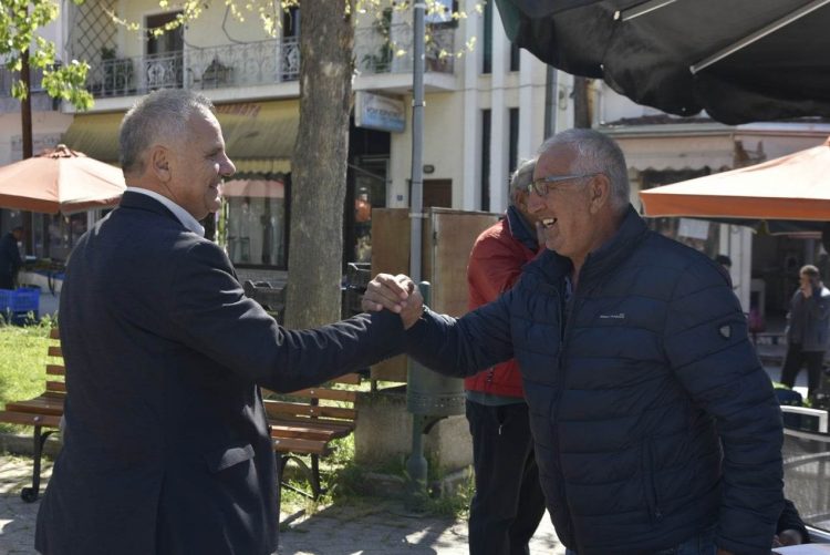 Στην λαϊκή Φαρκαδόνας ο Ηλίας Βλαχογιάννης