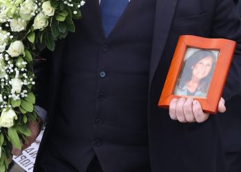 Κηδεία Ρένας Κουμιώτη: Το τελευταίο αντίο στη σπουδαία λαϊκή τραγουδίστρια
