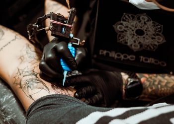 Γαλλία: Ο άνδρας με τα περισσότερα τατουάζ στον κόσμο είναι δάσκαλος σε δημοτικό σχολείο