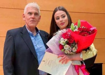 Η Θέλμα Κολώνα έλαβε το πτυχίο της Μηχανικού Επιστήμης Υλικών