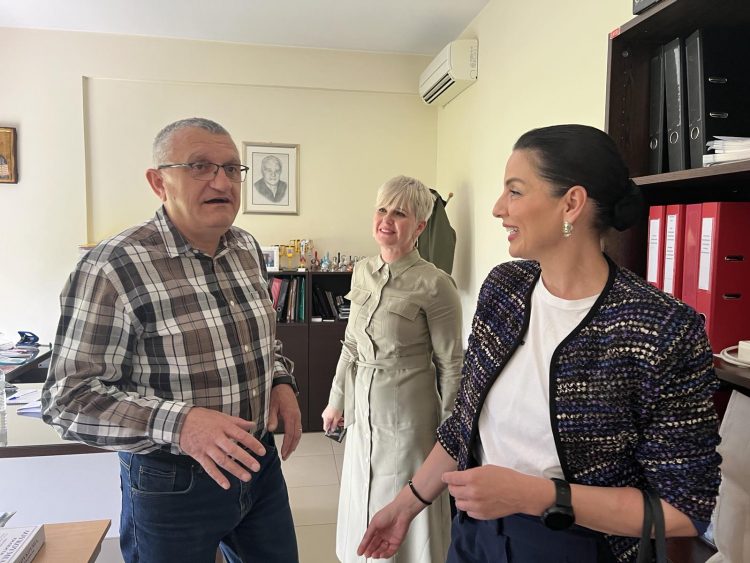 Συνεχίζει δυναμικά τις επισκέψεις στις Δημόσιες Υπηρεσίες η υποψήφια βουλευτής του ΣΥΡΙΖΑ Μαρίνα Κοντοτόλη