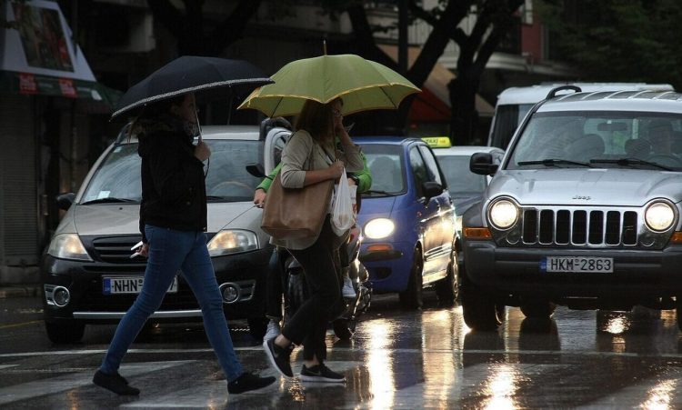 Φθινοπωρινό το σκηνικό του καιρού σήμερα Κυριακή των Βαΐων