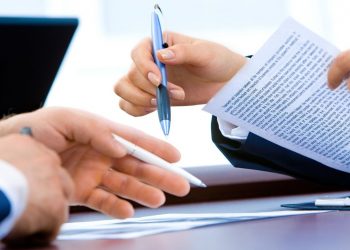 Μπόνους παραγωγικότητας στο Δημόσιο: Τίθεται σε εφαρμογή – Ποιοι το δικαιούνται