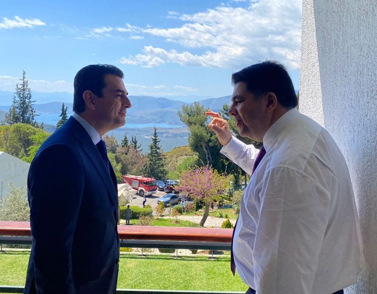 Με τον Πρέσβη των ΗΠΑ o Κώστας Σκρέκας στους Δελφούς