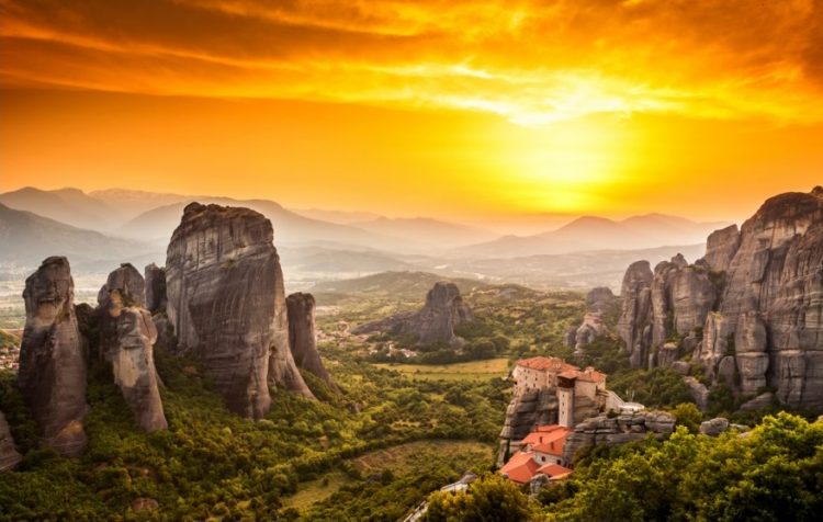 Μετέωρα: Πότε εγκαταστάθηκαν οι πρώτοι μοναχοί – Η ιστορία τους και οι μονές σήμερα