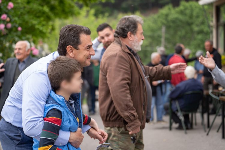 Μια μεγάλη ανθρώπινη αγκαλιά για τον Κώστα Σκρέκα από τα δικά του χωριά