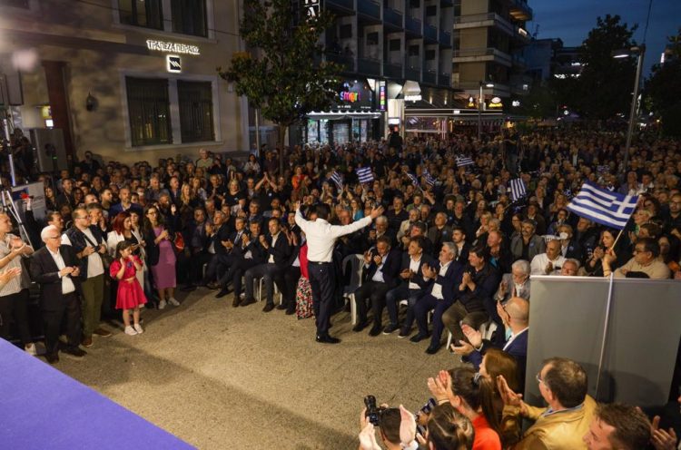 Ανεπανάληπτη «λαοθάλασσα» στα Τρίκαλα για τη ΝΔ και τον Κώστα Σκρέκα