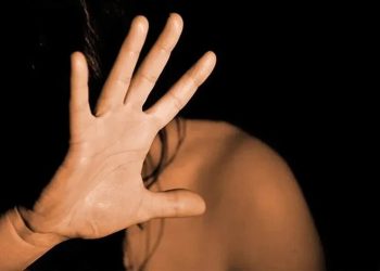 Θεσσαλονίκη: Ξυλοκόπησε τη σύζυγό του επειδή μάλωσε την 8χρονη κόρη τους – Απειλούσε να τη σκοτώσει