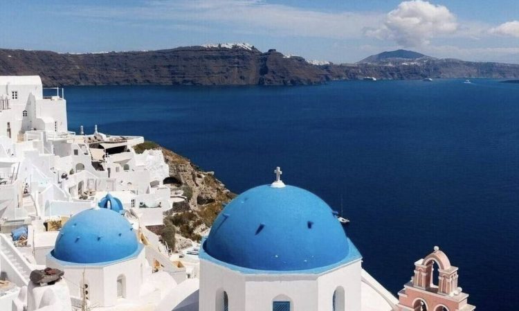 Δωρεάν διακοπές: Ξεκινά η υποβολή αιτήσεων – Αυξάνονται 13 επιδόματα του ΟΠΕΚΑ και του ΕΦΚΑ