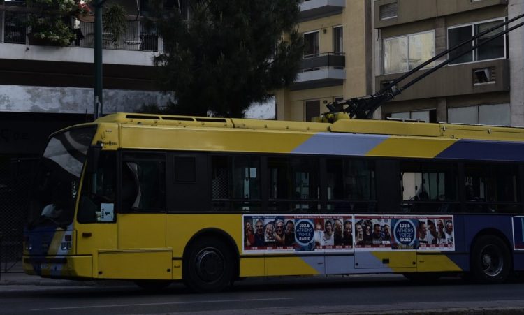 Δραπετσώνα: Συνελήφθη οδηγός τρόλεϊ – Απείλησε με όπλο άτομο