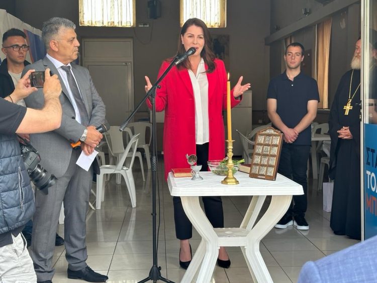 Με τον αέρα της νίκης της ΝΔ περιοδεύει στα χωριά η Κατερίνα Παπακώστα