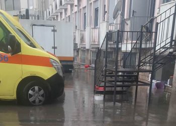 Πλημμύρισε και η είσοδος του ΕΚΑΒ από την έντονη βροχόπτωση-Άμεσα αποκαταστάθηκε το πρόβλημα