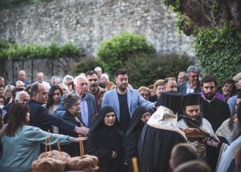 Ένα με τον κόσμο στο Ζάρκο ο Γιώργος Ηλιάδης στο πανηγύρι του χωριού