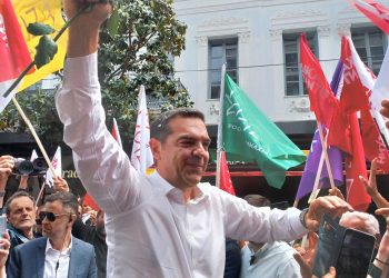 Θερμή υποδοχή Τσίπρα στα Τρίκαλα-Μήνυμα για εκλογική στόχευση για πρωτιά στις εκλογές της 21ης Μαΐου (φωτό-video)
