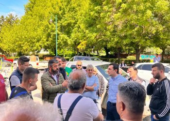 Δίπλα στους πληγέντες παραγωγούς των Μεγάλων Καλυβίων ο Κώστας Σκρέκας