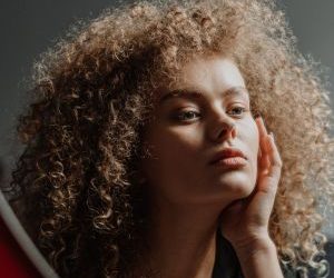 8 προϊόντα με ρετινόλη που αξίζουν μια θέση στο νεσεσέρ σου
