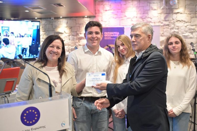 Βράβευση του 4ου Πειραματικού ΓΕΛ Τρικάλων από την Περιφέρεια Θεσσαλίας