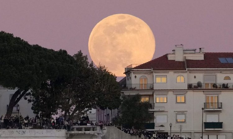 Φεγγάρι του «λουλουδιού» 2023: Την Παρασκευή η πιο φωτεινή πανσέληνος