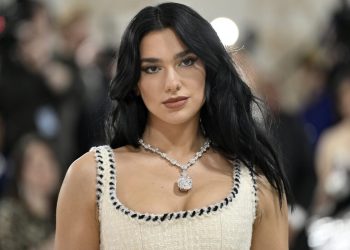 Μet Gala 2023: Η Ντούα Λίπα με αμύθητης αξίας κοσμήματα στο κόκκινο χαλί