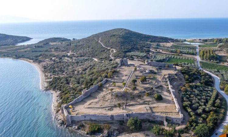 Καβάλα: Οι λουόμενοι κολυμπούν στην σκιά ενός κάστρου με ιστορία από το Βυζάντιο