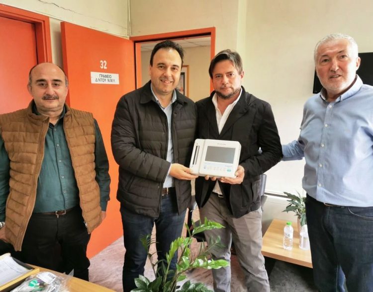 Καλύτερες υπηρεσίες υγείας με δωρεά καρδιογράφου από τον Δήμο Τρικκαίων στο ΚΥ Τρικάλων