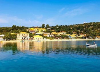 Το υπέροχο νησί που το εισιτήριο κοστίζει λιγότερο από 3 ευρώ και θα φτάσετε σε μόλις 40 λεπτά