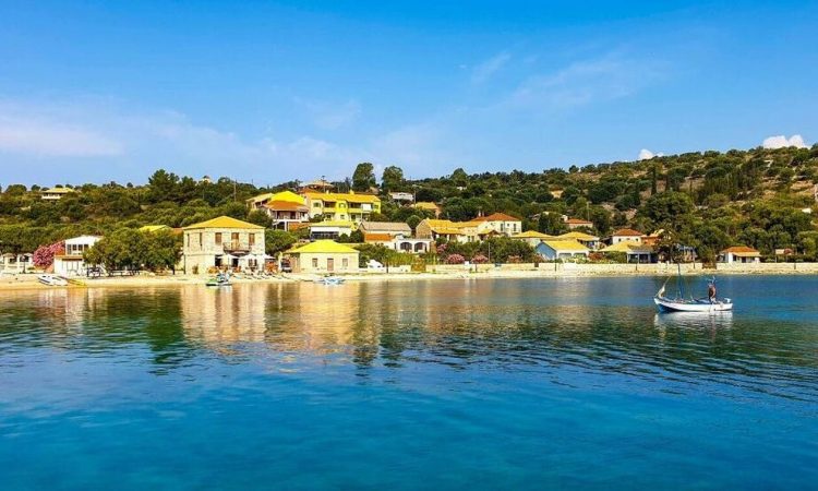 Το υπέροχο νησί που το εισιτήριο κοστίζει λιγότερο από 3 ευρώ και θα φτάσετε σε μόλις 40 λεπτά