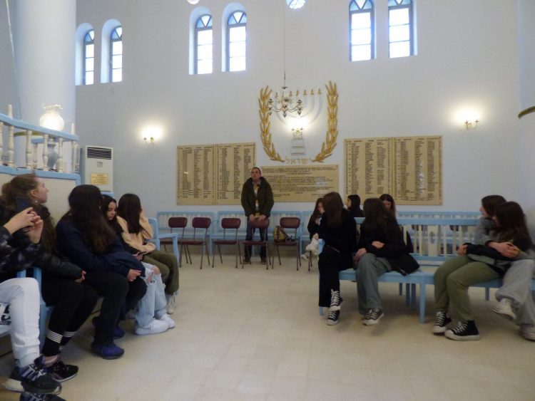 “Τα θρησκευτικά μνημεία της περιοχής μου: Μια ειρηνική συνύπαρξη” Πολιτιστικό πρόγραμμα του 7ου Πειραματικού Γυμνασίου Τρικάλων