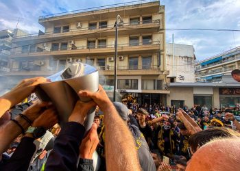 Στα Τρίκαλα το κύπελλο πρωταθλήματος της ΑΕΚ με θερμότατη «κιτρινόμαυρη» υποδοχή