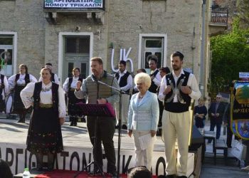 Πολυκοσμία στο 1ο Ανοιξιάτικο Φεστιβάλ Παραδοσιακού χορού