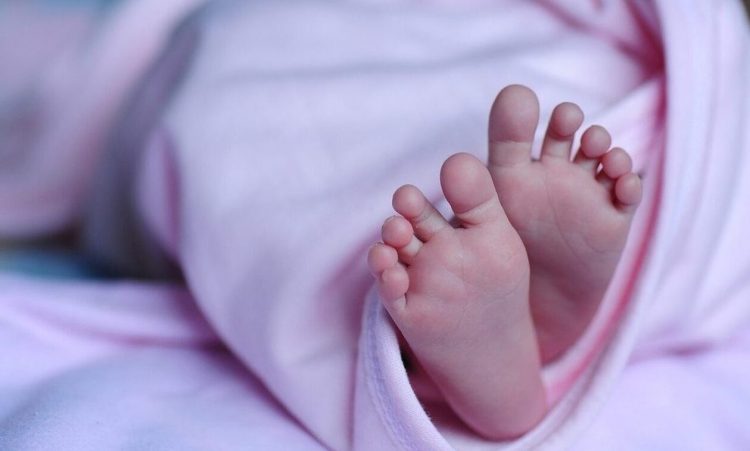 Άρτα: Μέσα σε δύο ώρες κατέληξε το βρέφος – Τι εκτιμά ιατροδικαστής για τον θάνατό του