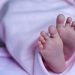 Άρτα: Μέσα σε δύο ώρες κατέληξε το βρέφος – Τι εκτιμά ιατροδικαστής για τον θάνατό του