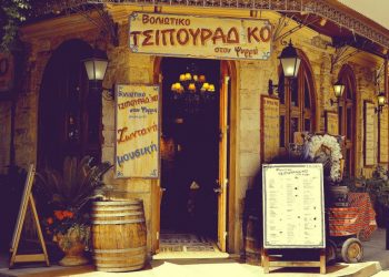 6 μέρη της Ελλάδας για να πιεις τα καλύτερα τσίπουρα με μεζέ (και παρέα)