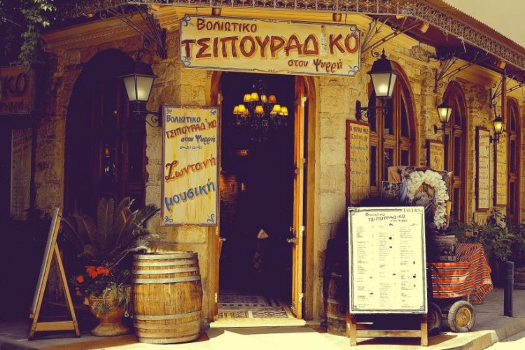 6 μέρη της Ελλάδας για να πιεις τα καλύτερα τσίπουρα με μεζέ (και παρέα)