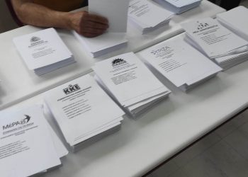 Οι Τρικαλινοί ασκούν το εκλογικό τους δικαίωμα