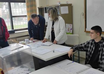 Οι Τρικαλινοί ασκούν το εκλογικό τους δικαίωμα