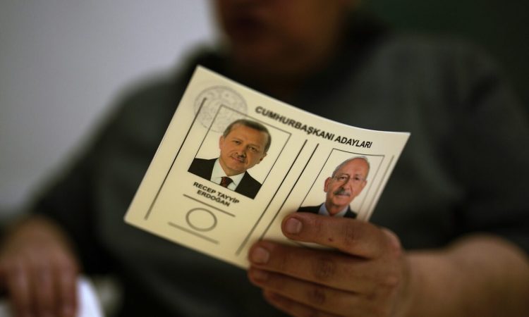 Εκλογές στην Τουρκία: Στις κάλπες 60 εκατ. Τούρκοι – Το τελικό «μπρα ντε φερ»
