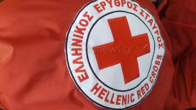 Κόκκινη η κεντρική γέφυρα της πόλης για την παγκόσμια ημέρα του Ερυθρού Σταυρού