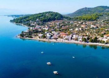 Άγιος Γεώργιος Λιχάδος: Η ομορφότερη παραλία της Εύβοιας