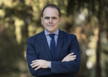 Γιώργος Οικονόμου: «Κάποιοι θεωρούν ότι η καρέκλα στο Μαξίμου τους ανήκει»-Ο υποψήφιος βουλευτής του ΠΑΣΟΚ-ΚΙΝΑΛ στα Τρίκαλα ανοίγει τα χαρτιά του στην ATHENS VOICE