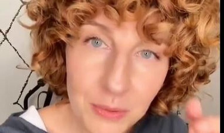 Influencer ισχυρίζεται πως μπορεί να επικοινωνεί με νεκρά ζώα