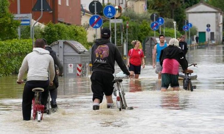Ιταλία: Στους 14 οι νεκροί από τις πλημμύρες – Πάνω από 20.000 άστεγοι
